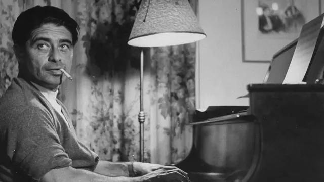 Alfred Newman on piano.